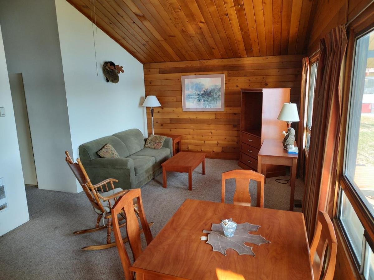 Lac Le Jeune Nature Resort Logan Lake Exterior photo